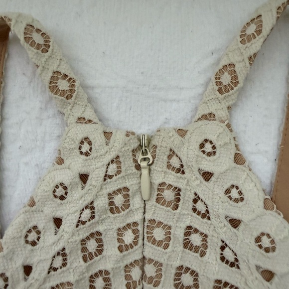 BCBGMaxAzria Cream Lace Midi Dress Size 8 NWOT - Picture 9 of 14